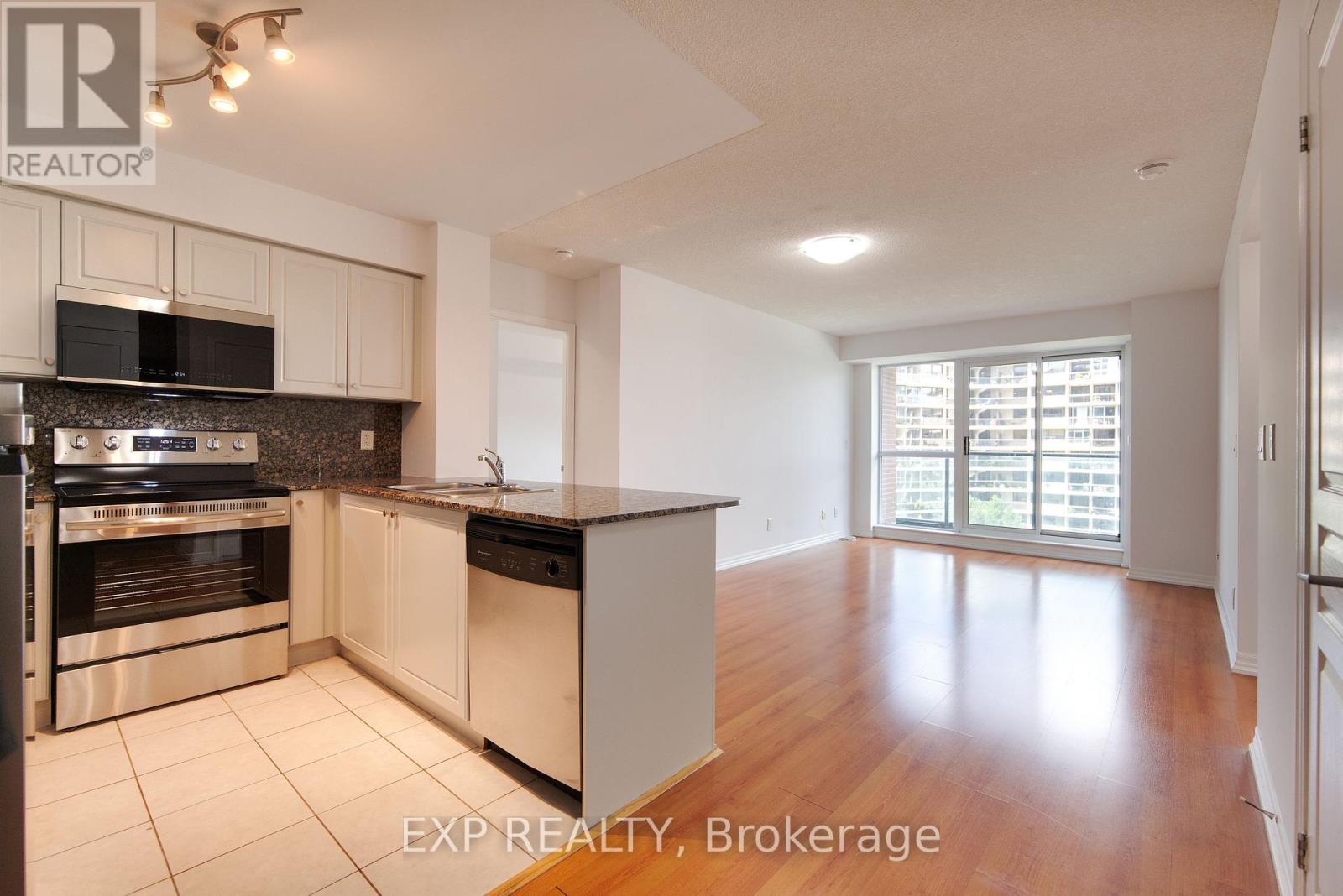 909 - 1403 ROYAL YORK ROAD