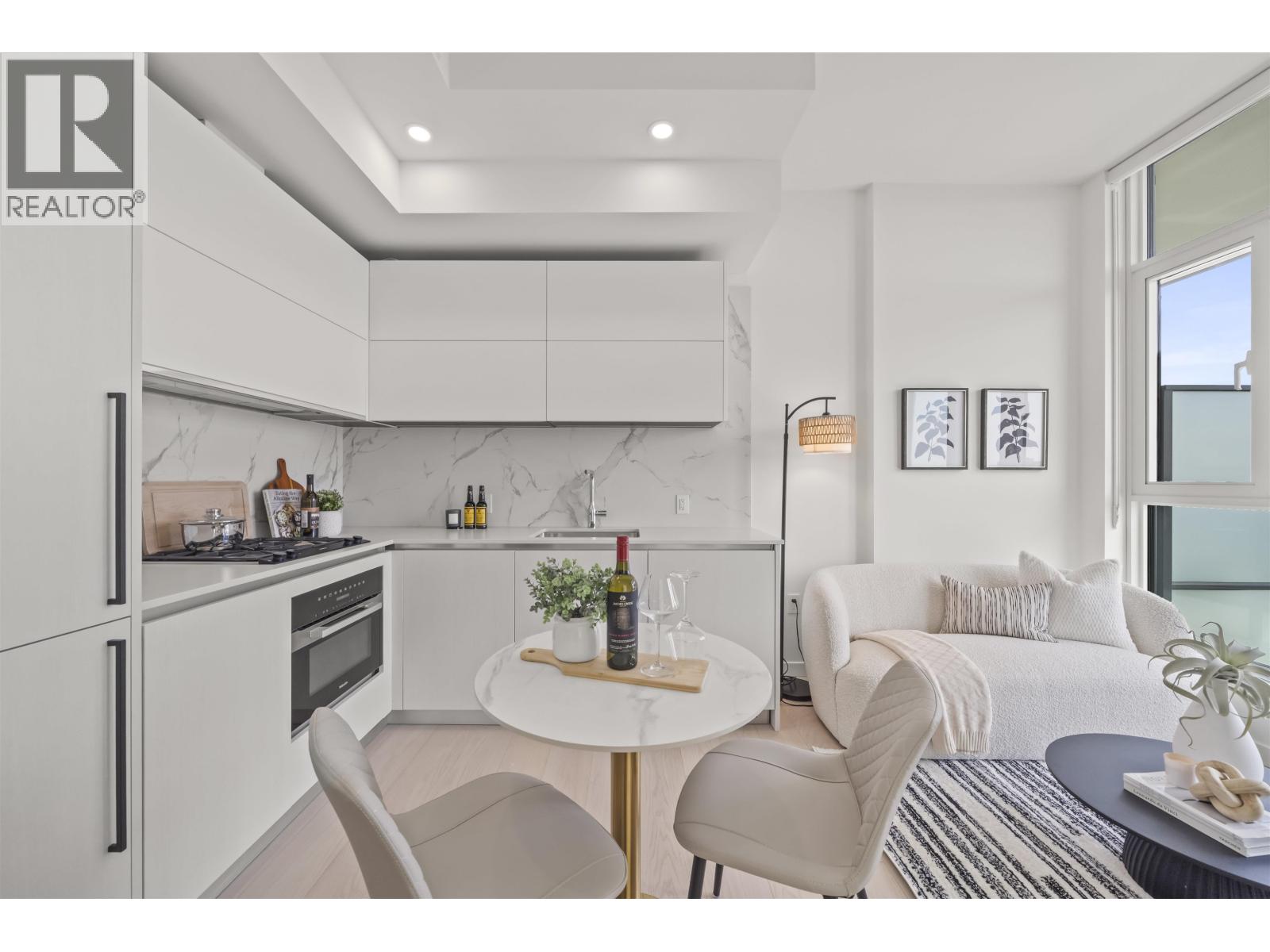 1004 8415 GRANVILLE STREET