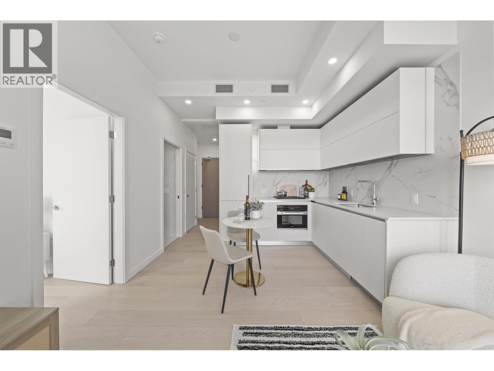 1004 8415 GRANVILLE STREET