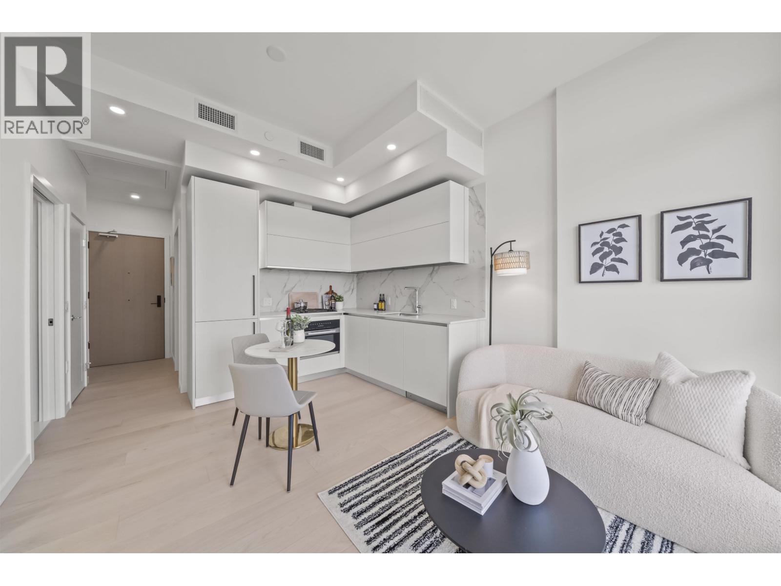1004 8415 GRANVILLE STREET