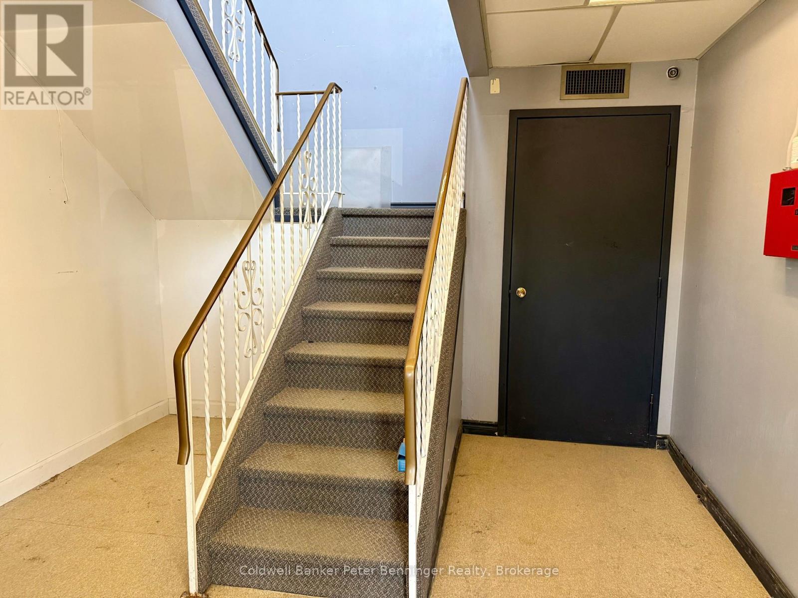 190 ELIZABETH STREET E