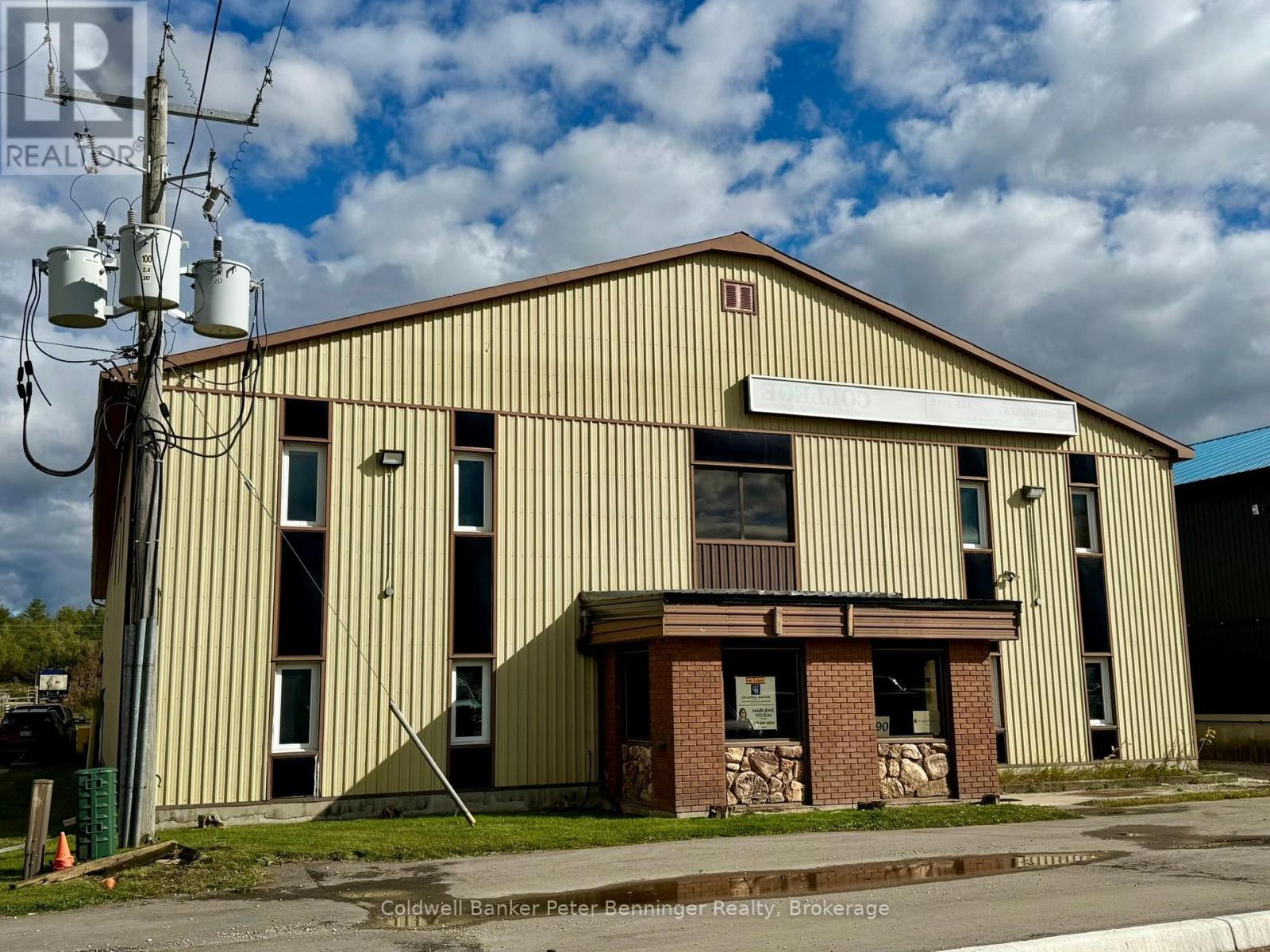 190 ELIZABETH STREET E