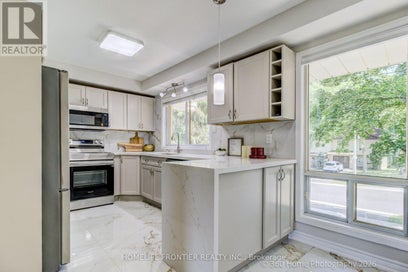 92 POPLAR CRESCENT W Aurora (Aurora Highlands) ON L4G 3L3