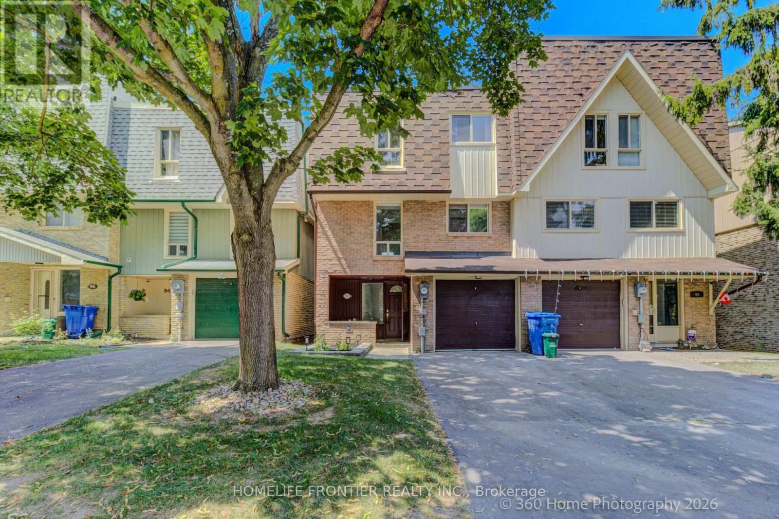 92 POPLAR CRESCENT W