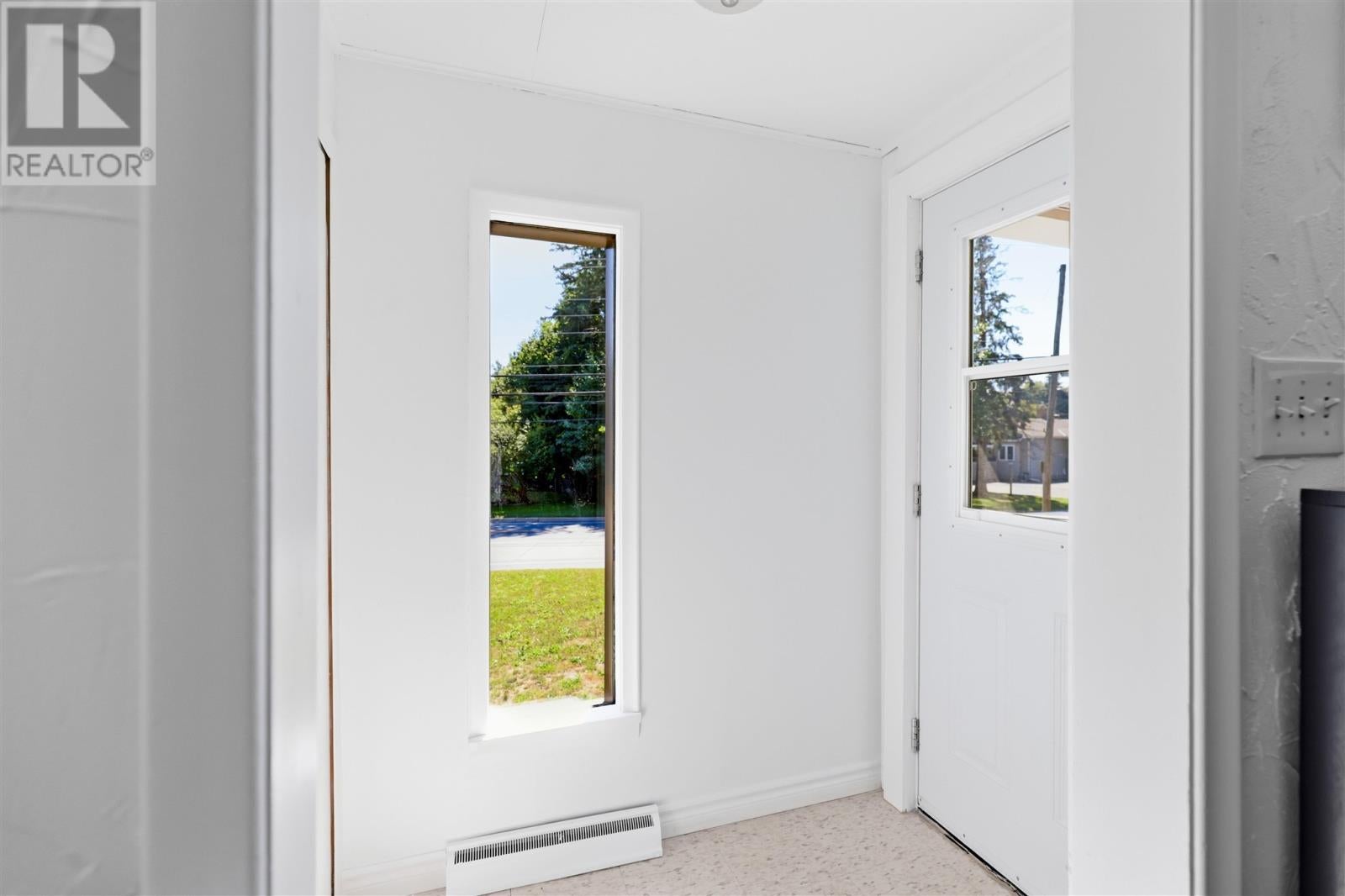 1638 Queen Street E - Photo 4
