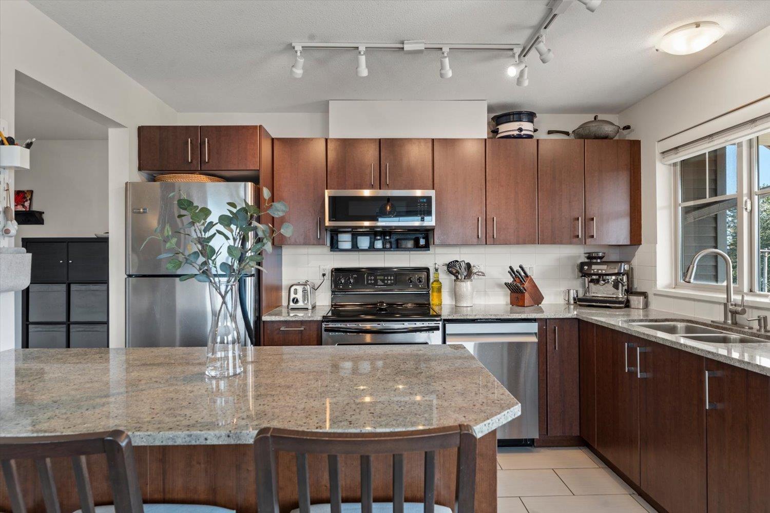 405 45555 YALE ROAD, Chilliwack Proper South