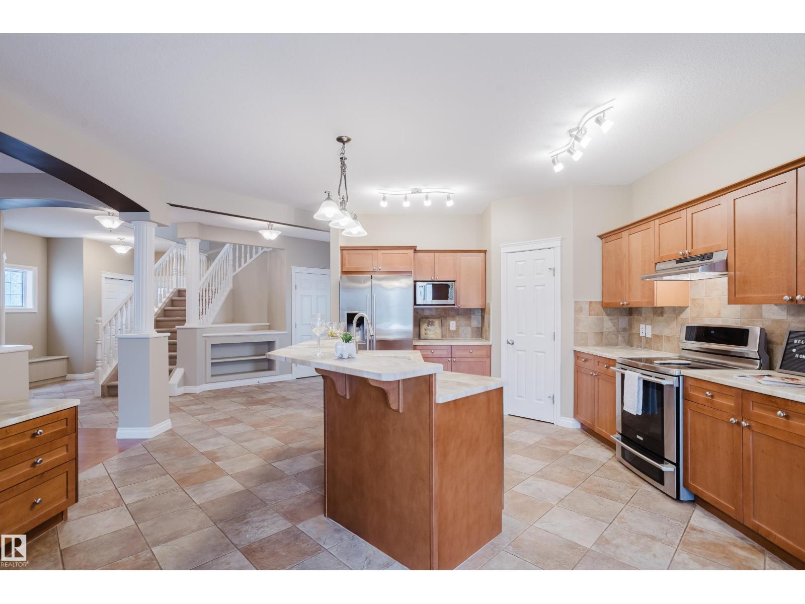 652 CRIMSON DR