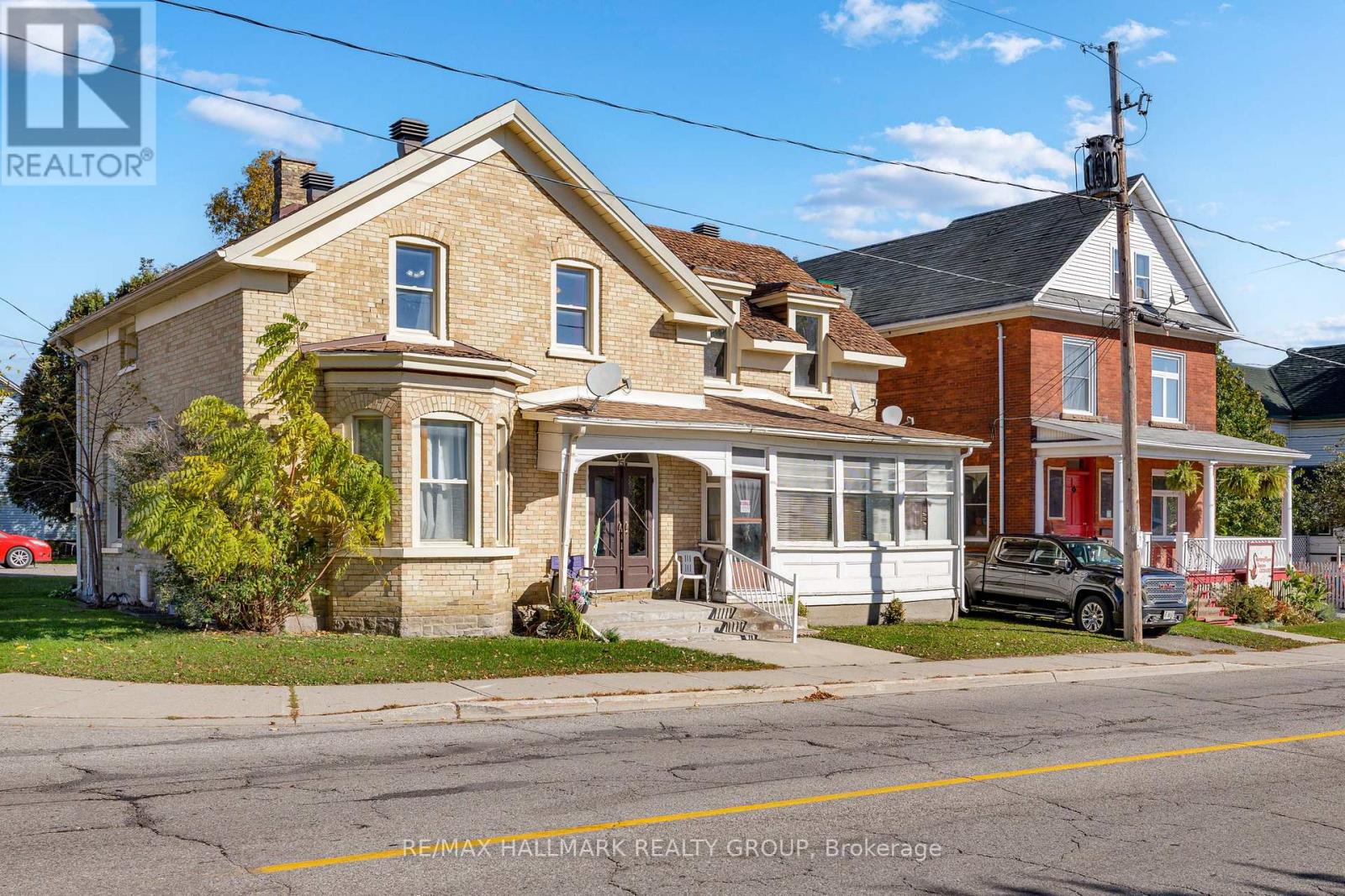 3 - 15 ELMSLEY STREET N