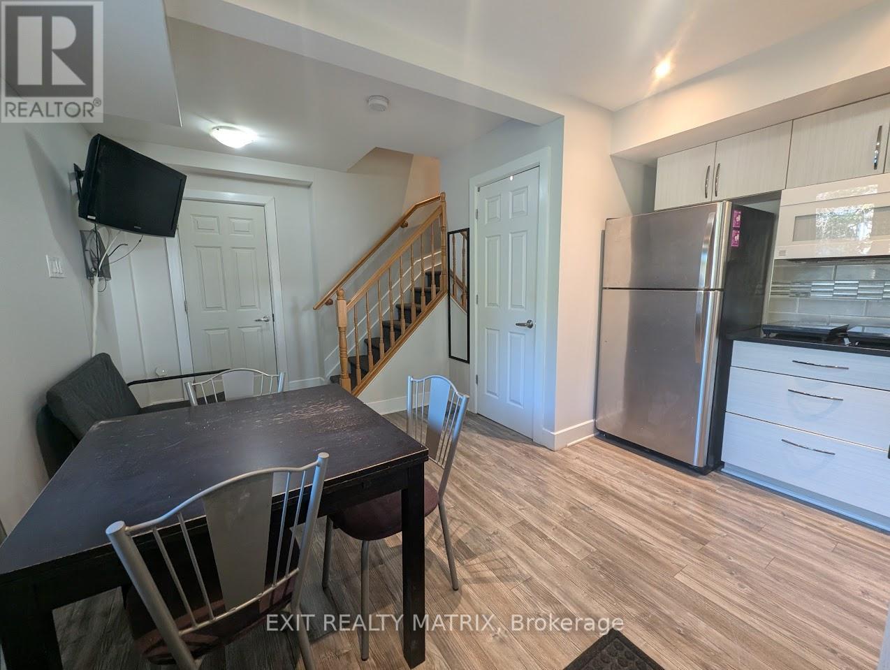 B - 222 BLACKBURN AVENUE - Photo 4