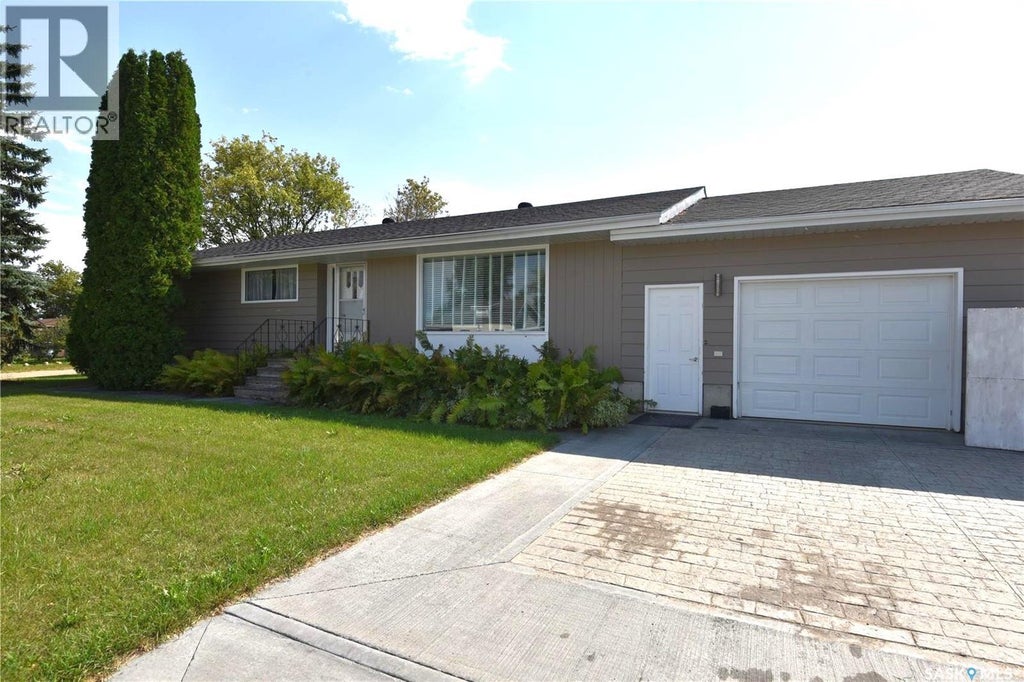 614 10TH AVENUE W, NIPAWIN, SK S0E 1E0 - Image 1780287821.jpeg?d=l