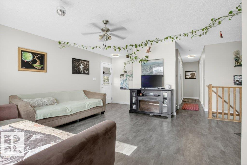 2104 145 AV NW