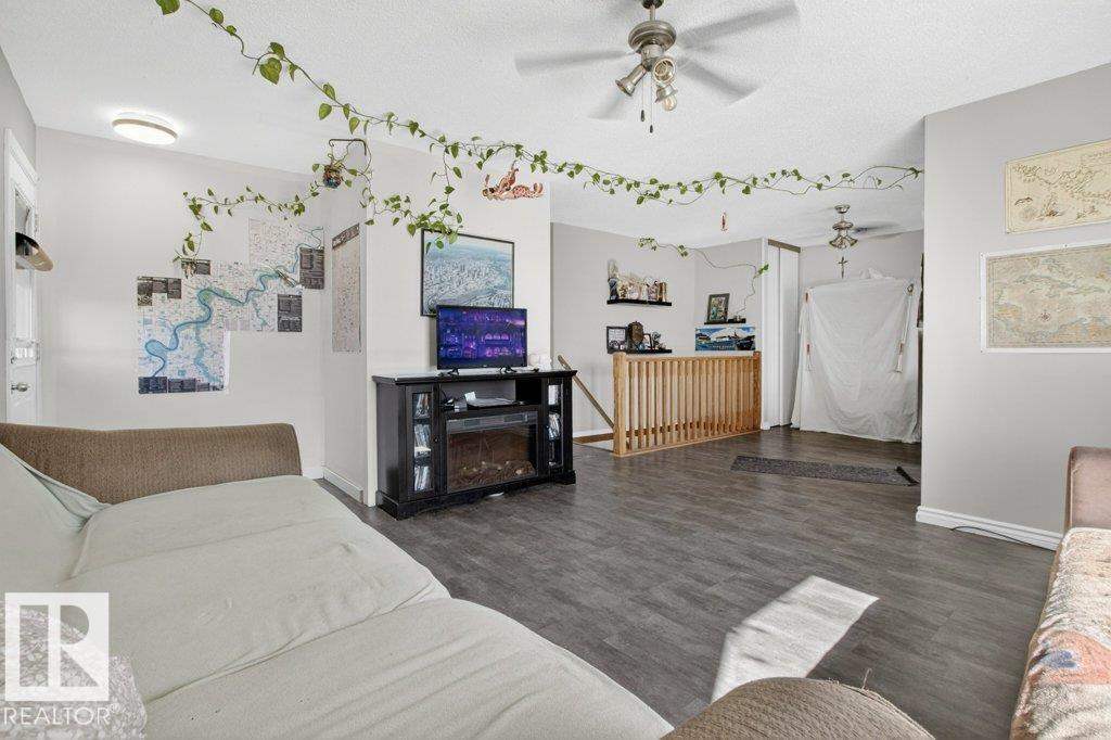 2104 145 AV NW
