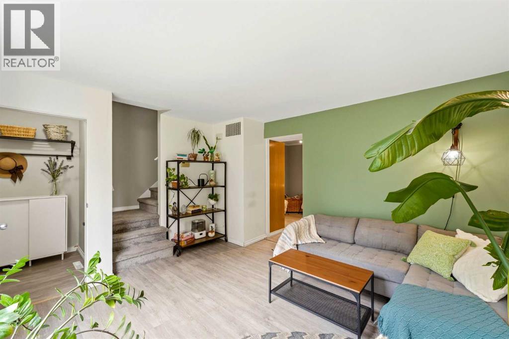 442 Regal Park NE
