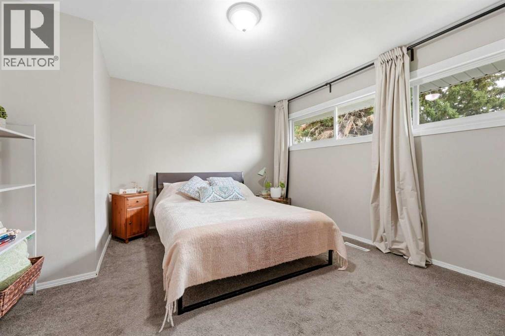 442 Regal Park NE