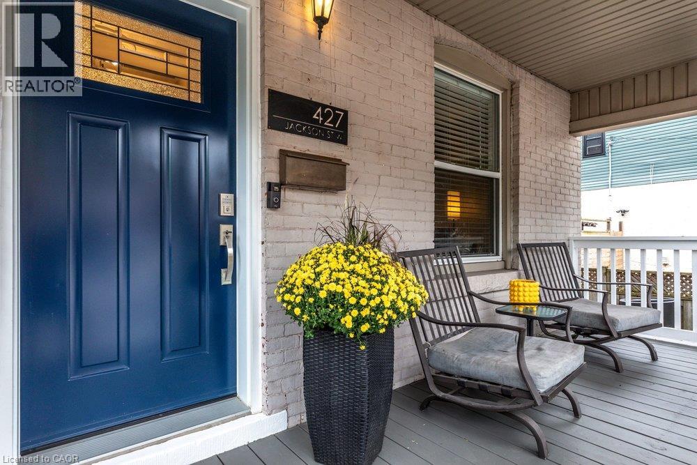 427 JACKSON Street W
