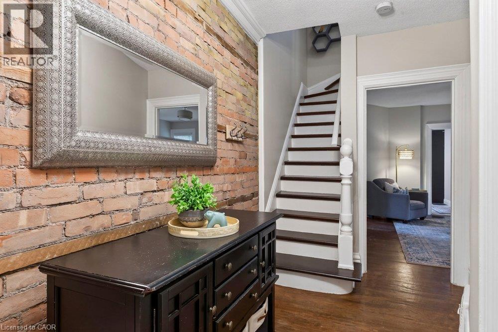 427 JACKSON Street W