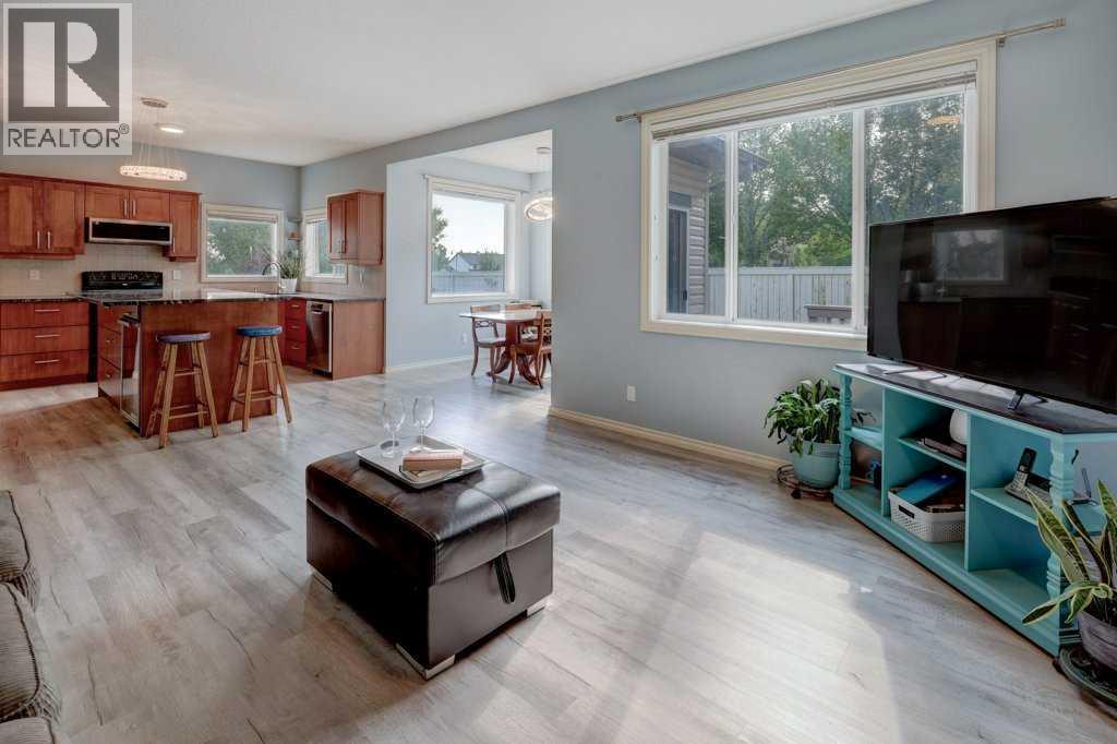 242 Crystal Green Point