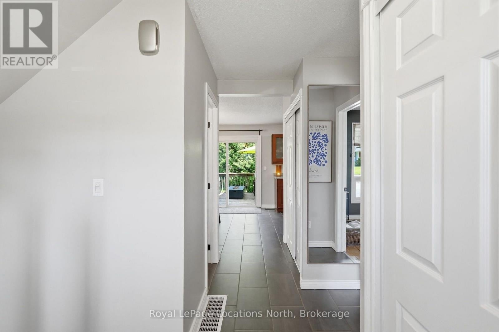 2595 6TH AVENUE W