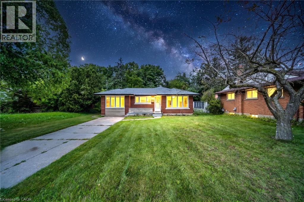 284 CEDAR Crescent