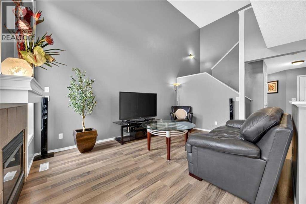 113 Canoe Square SW