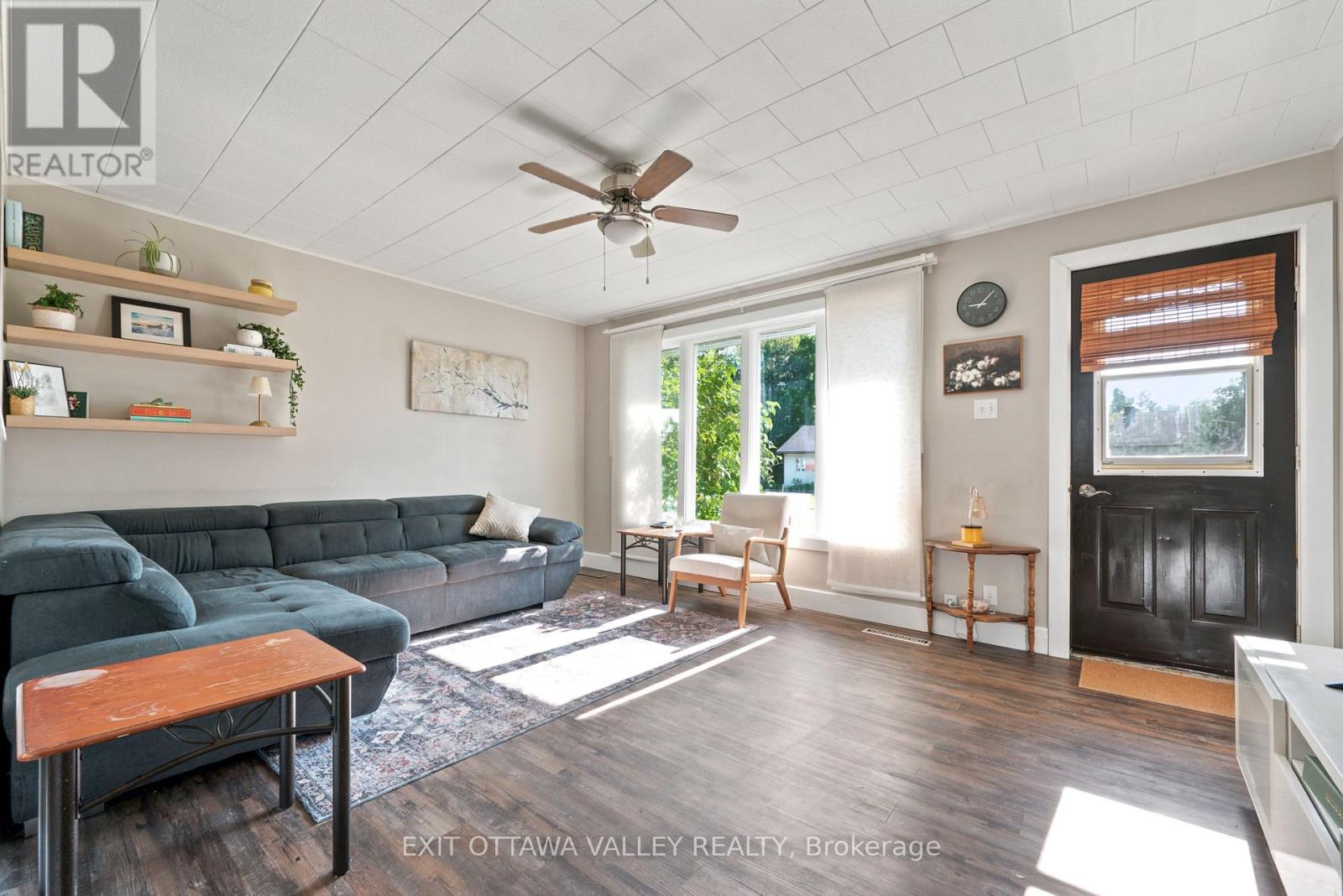 41 HURON STREET - Photo 2