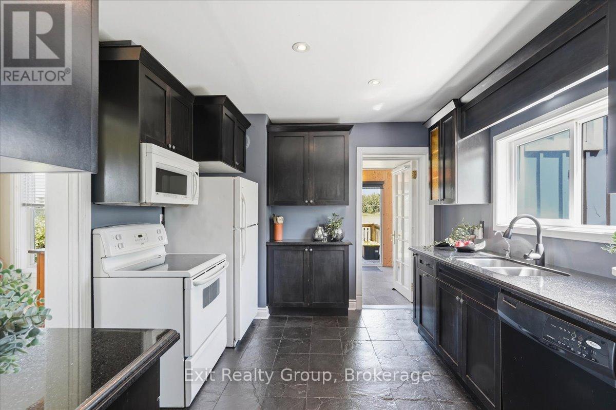 910 ROSEBUSH ROAD - Photo 4