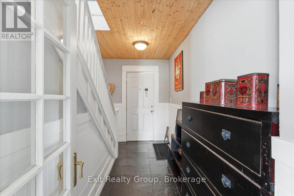 910 ROSEBUSH ROAD - Photo 3