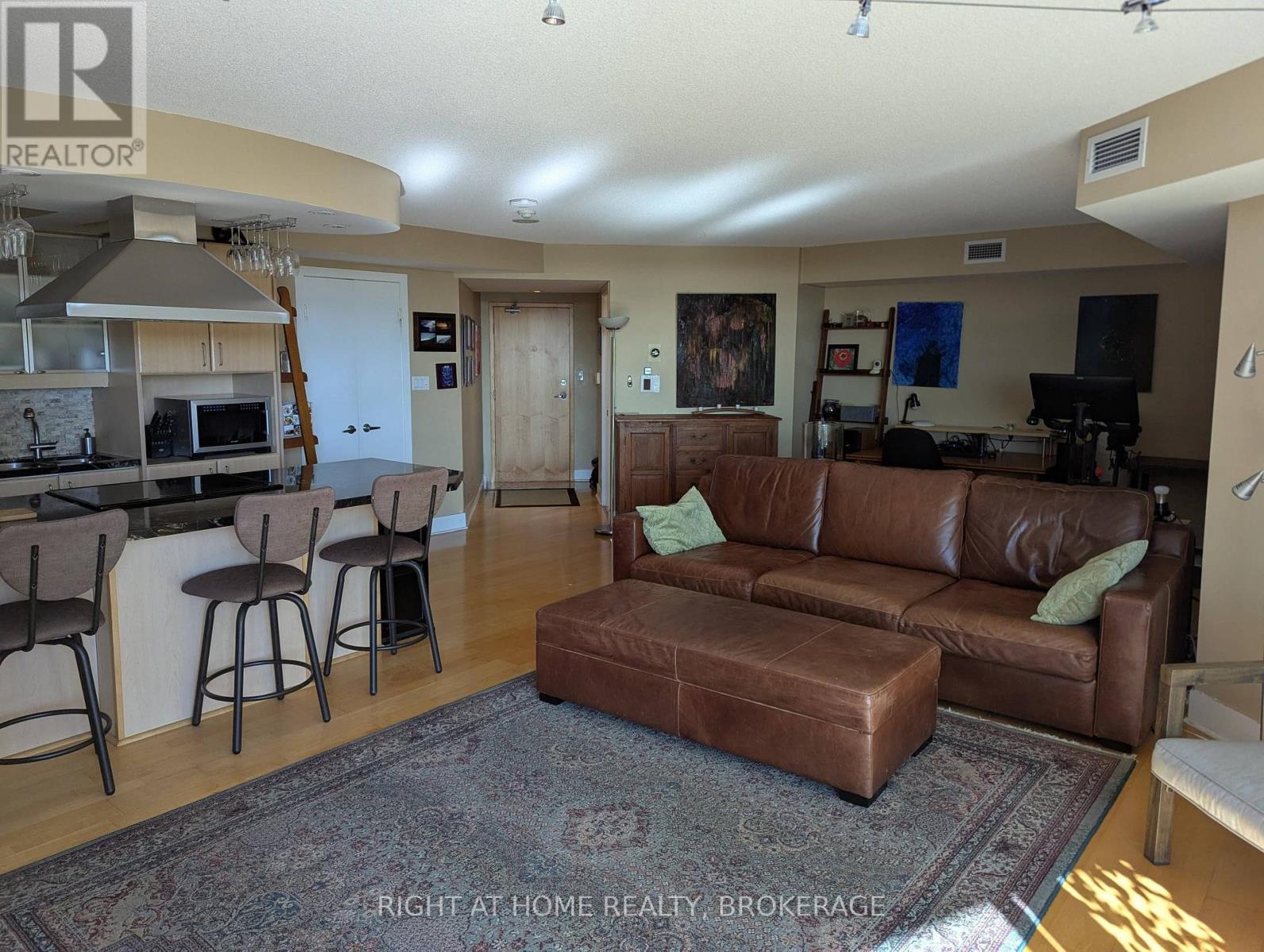 608 - 550 QUEENS QUAY W