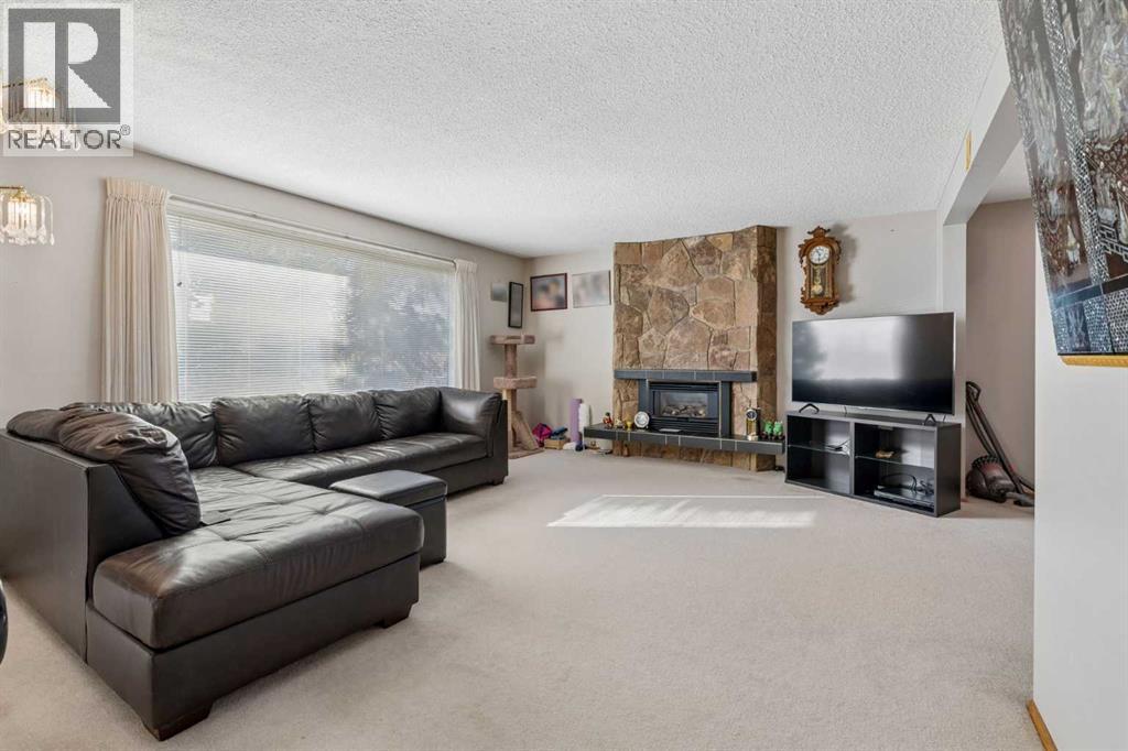 5128 Rundlehorn Drive NE