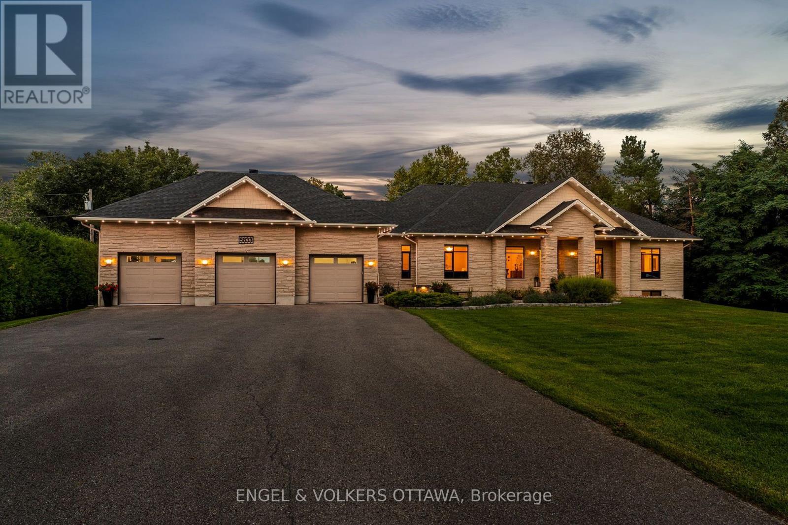 5833 RIDEAU VALLEY DRIVE N