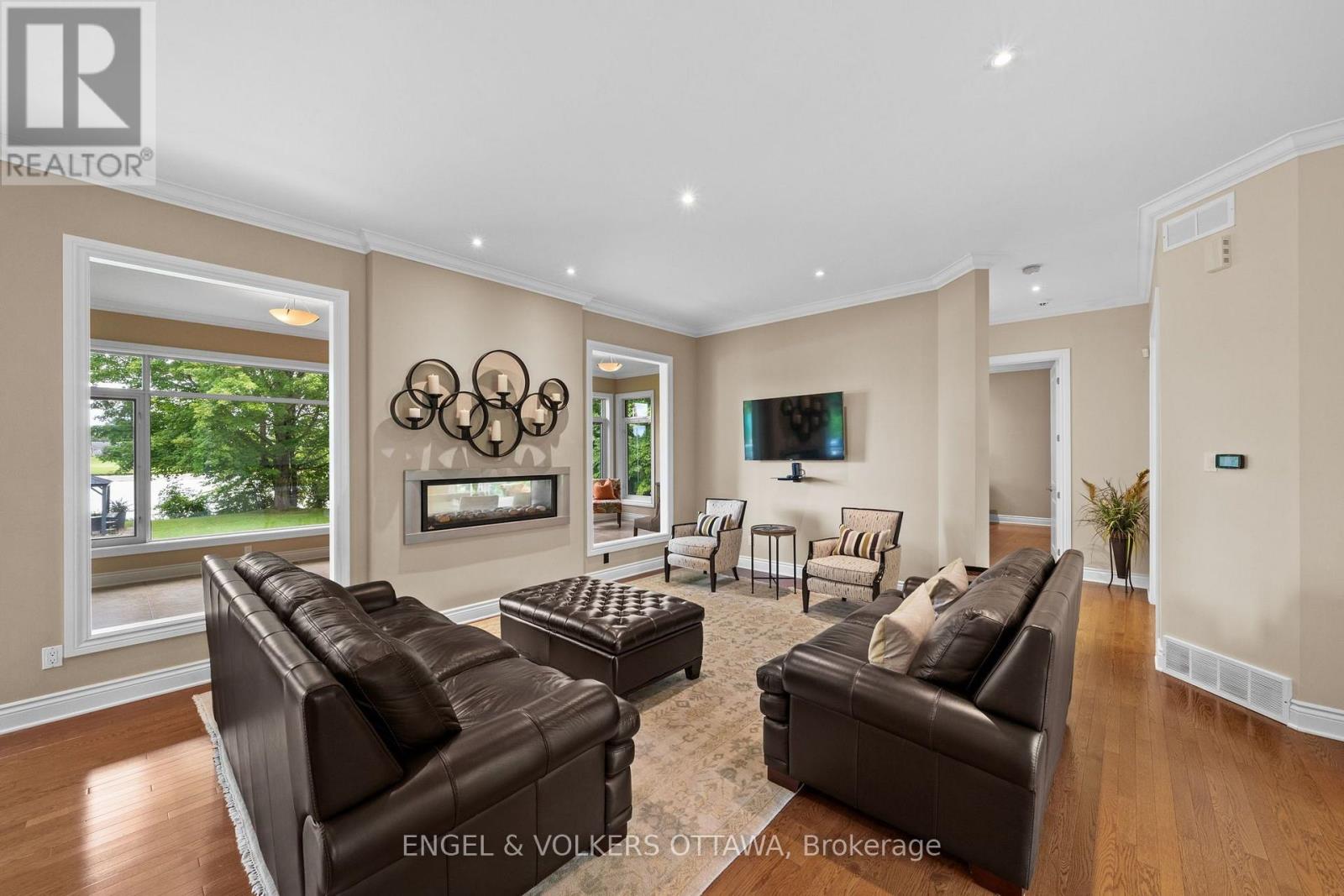 5833 RIDEAU VALLEY DRIVE N