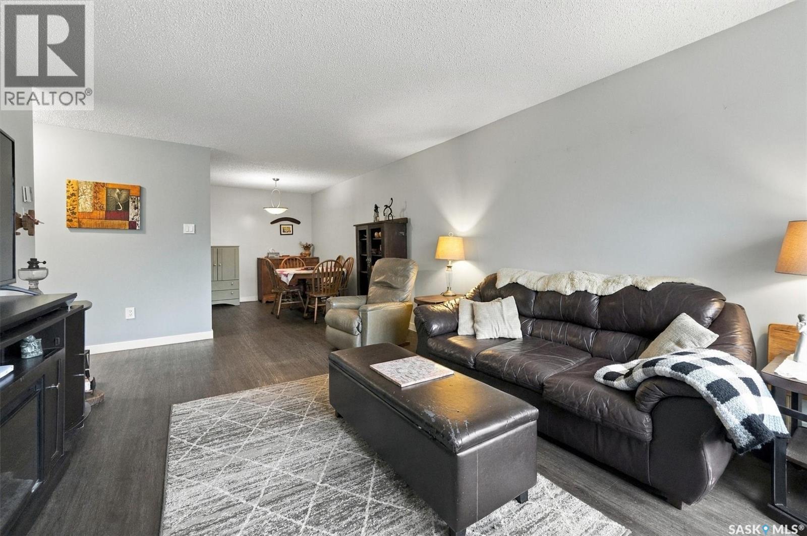 306 3220 33rd STREET W