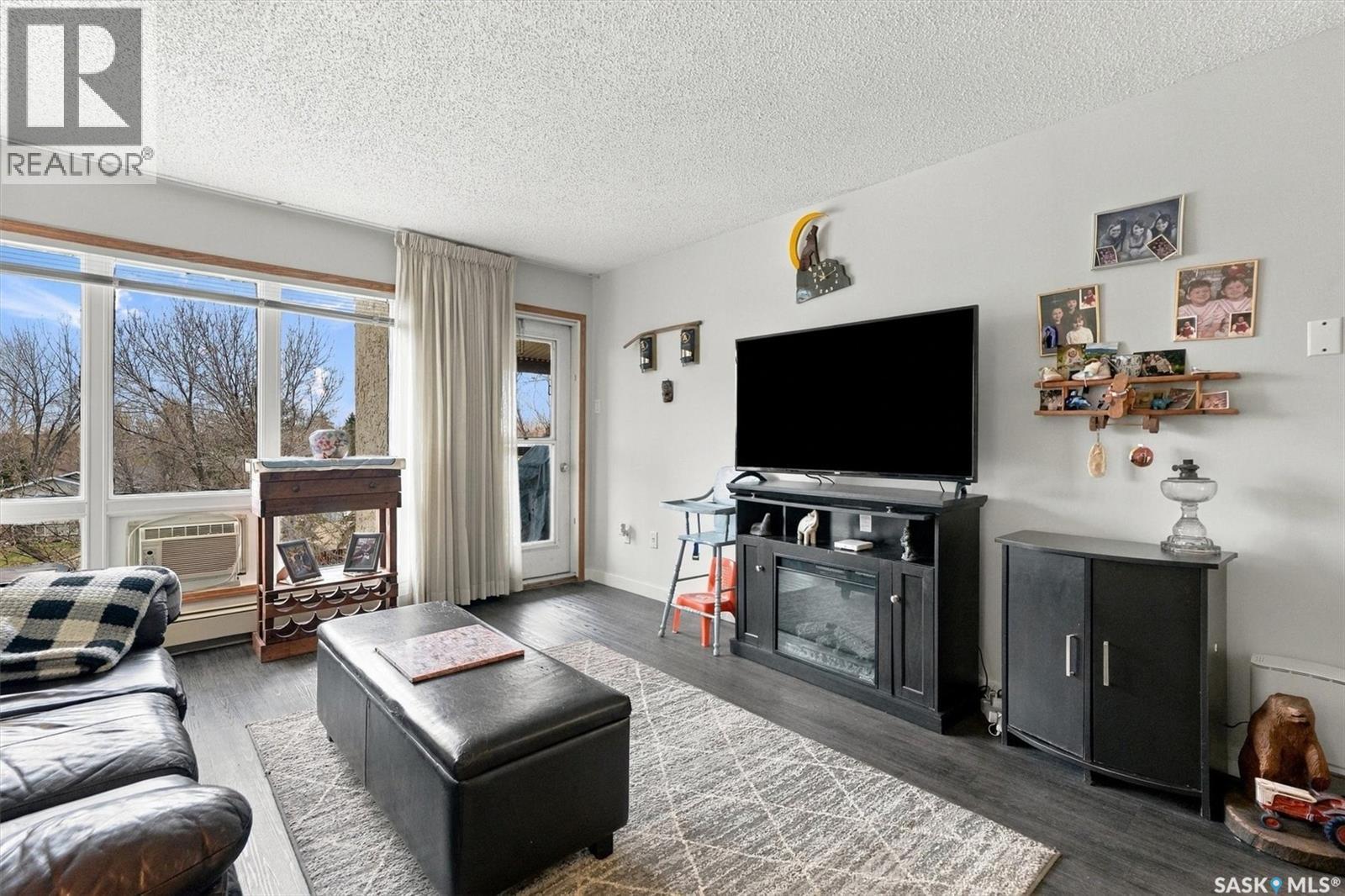 306 3220 33rd STREET W