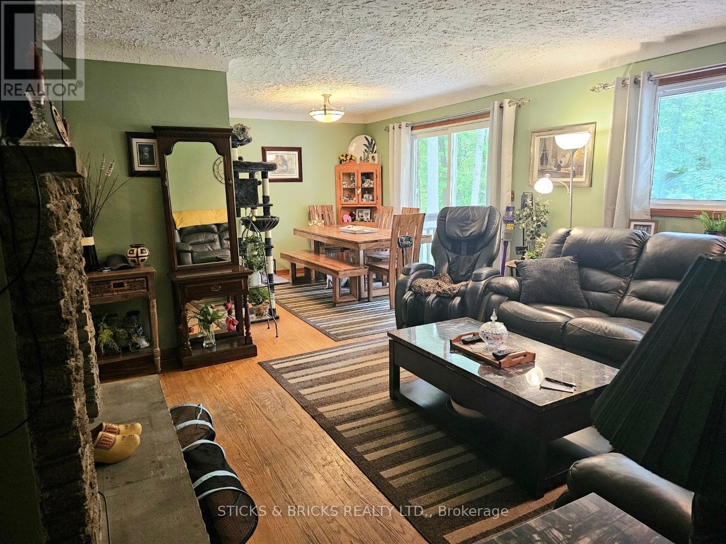 9195 CARL ROAD