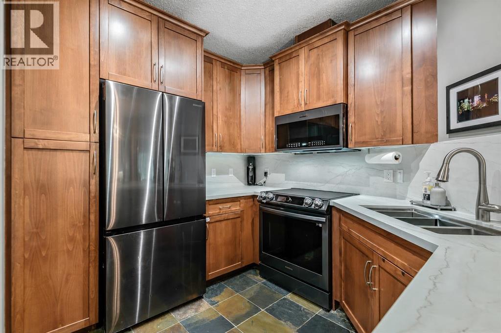 233, 20 Discovery Ridge Close SW
