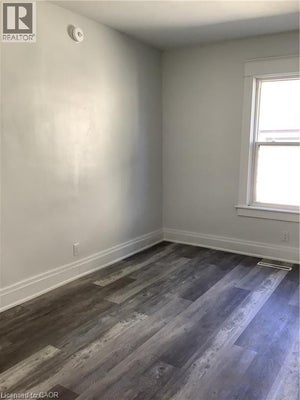 4 - 90 Kent St S, Simcoe, ON 5