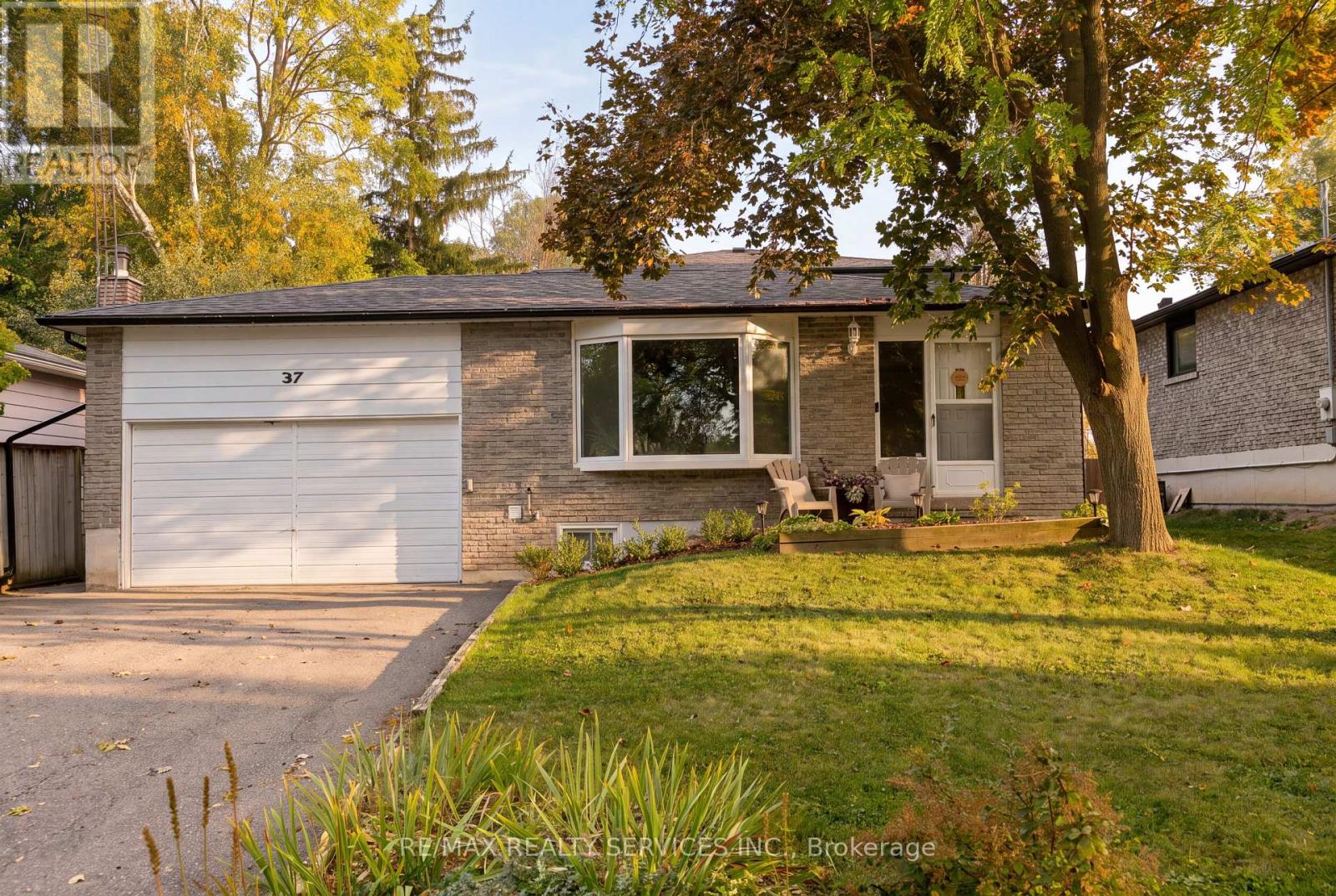 37 MAPLE AVENUE W