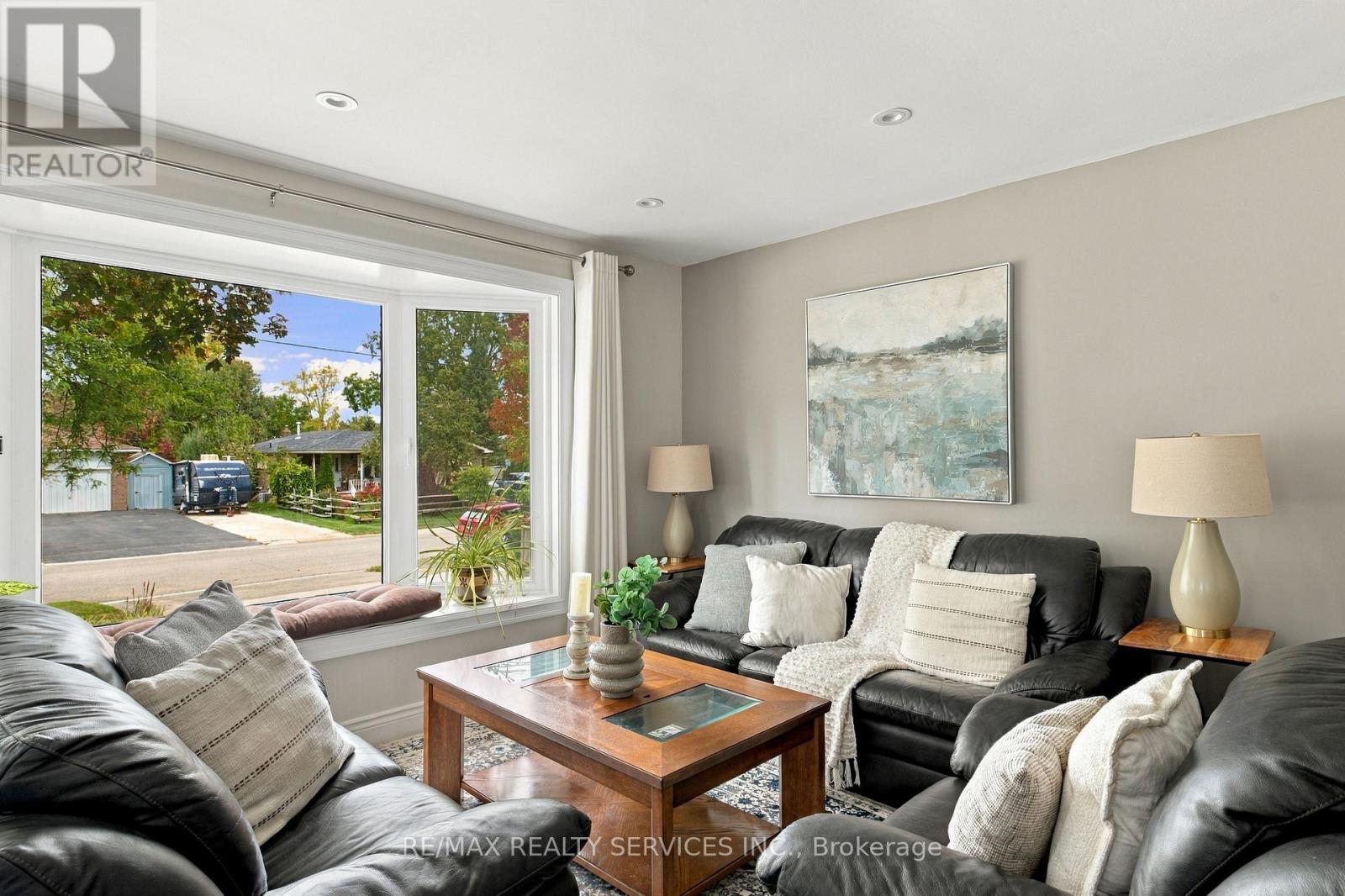 37 MAPLE AVENUE W