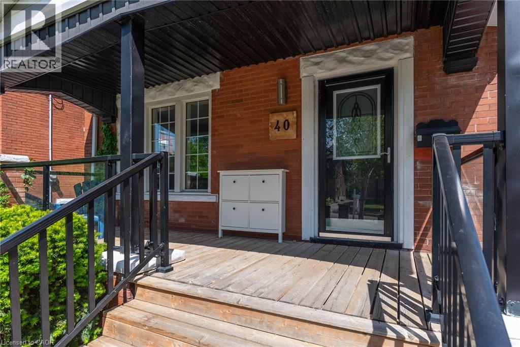 40 WOODLAND Avenue