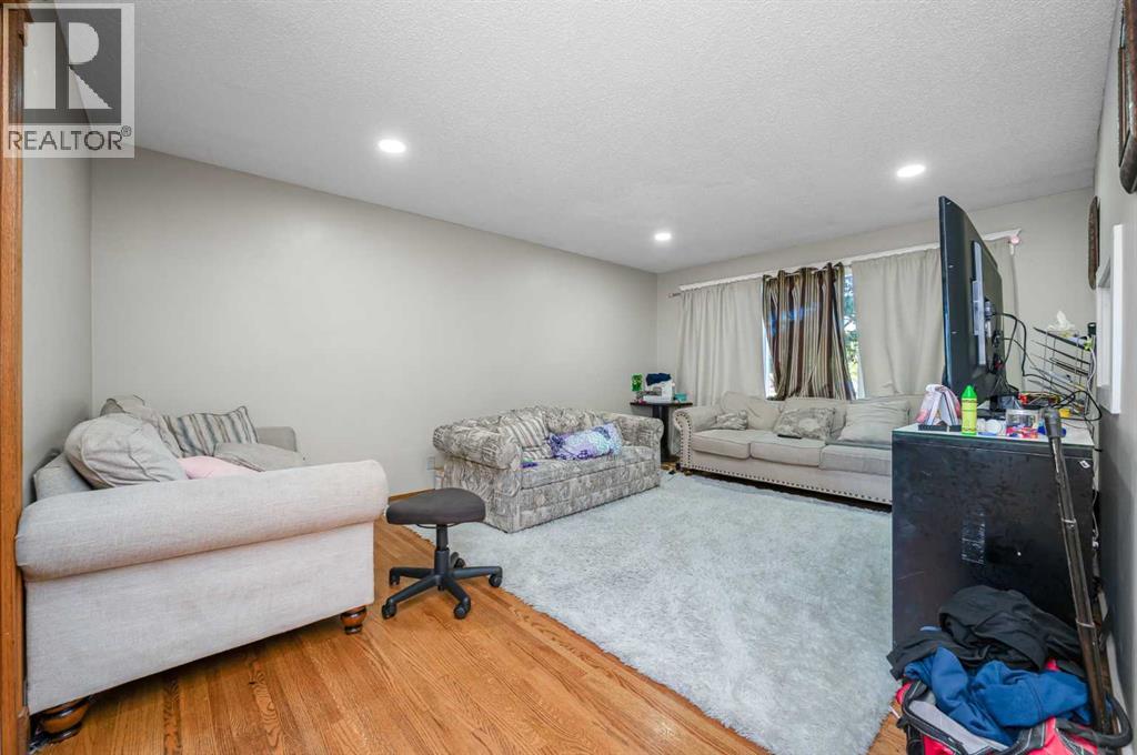 823 Sabrina Road SW