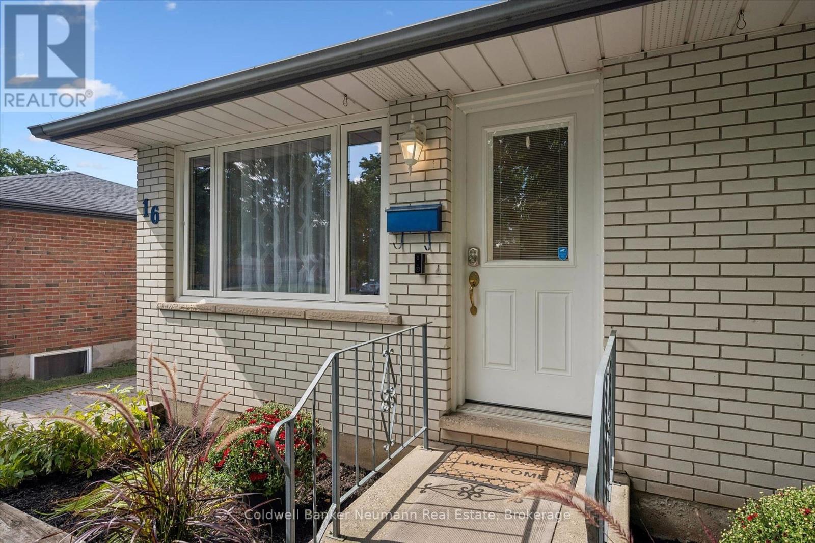 16 ARGYLE DRIVE