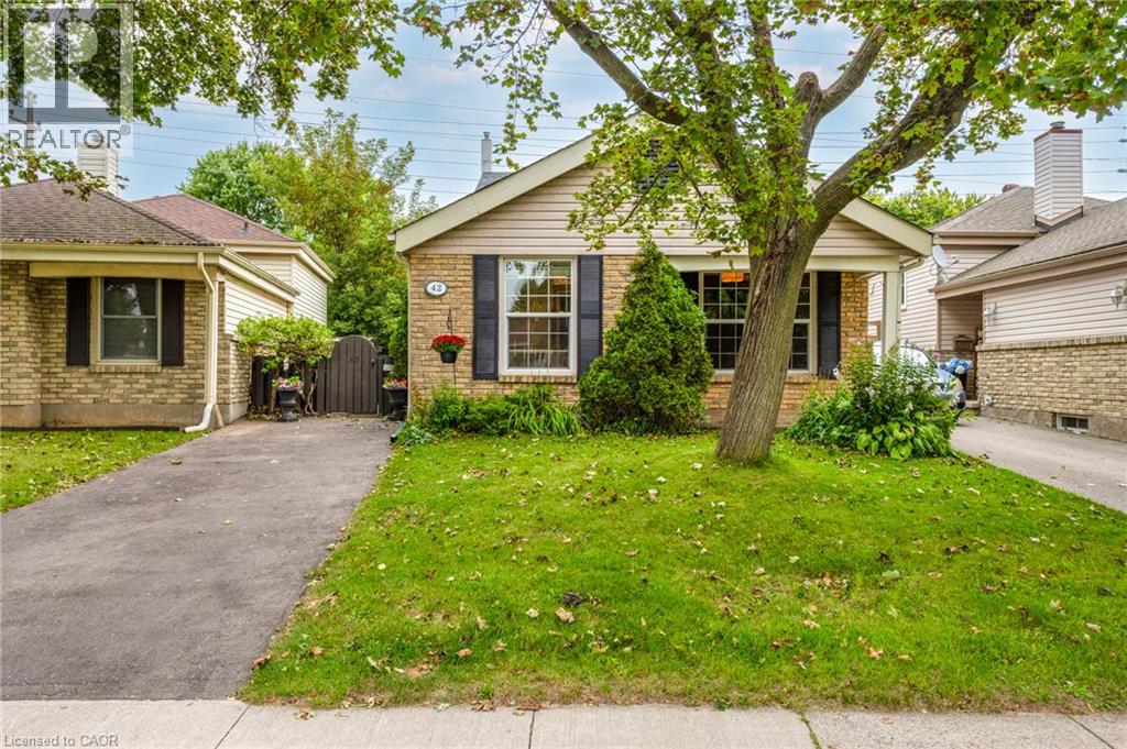 42 MACTEITH Court