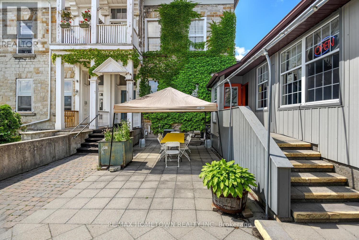 64 KING STREET E