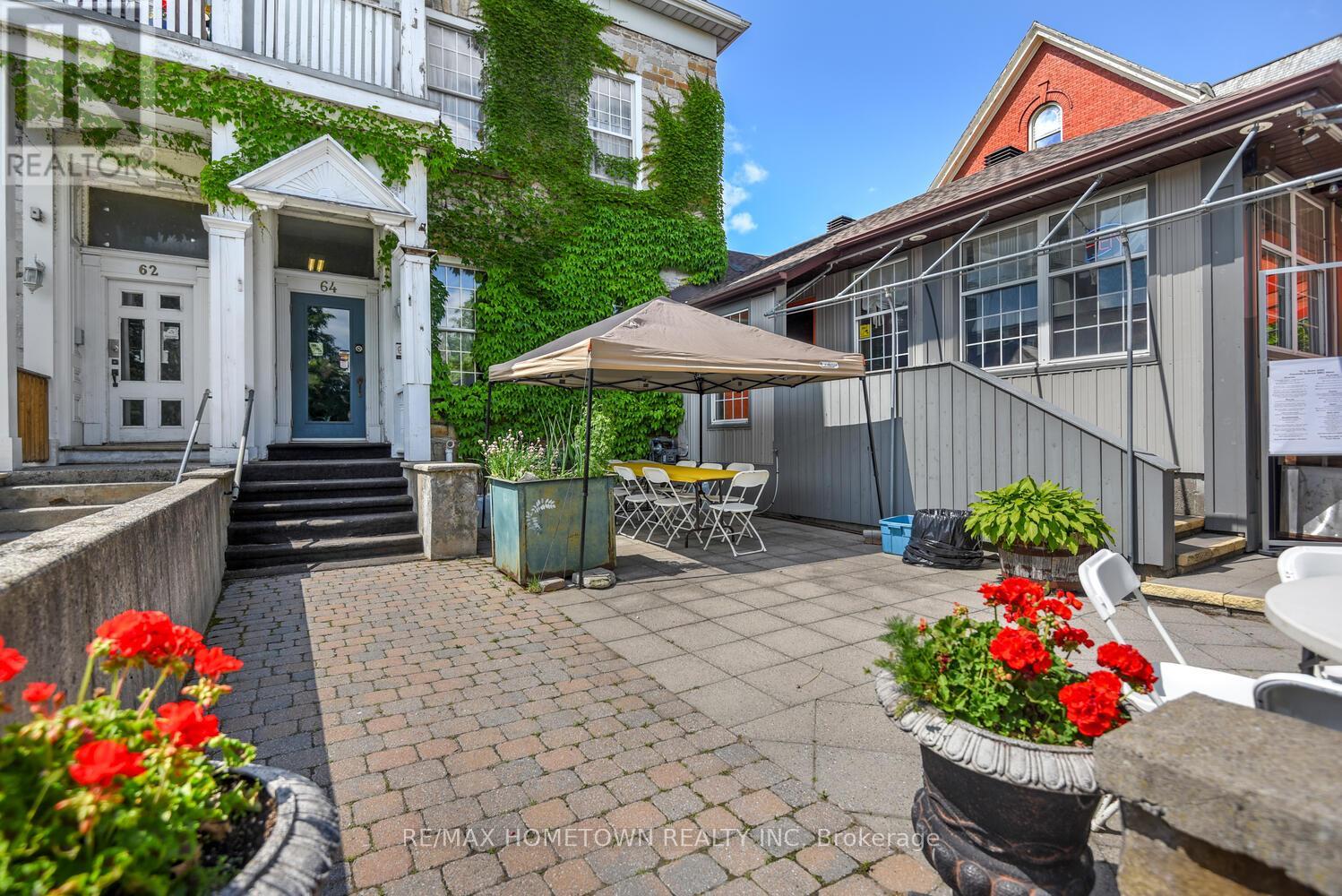 64 KING STREET E