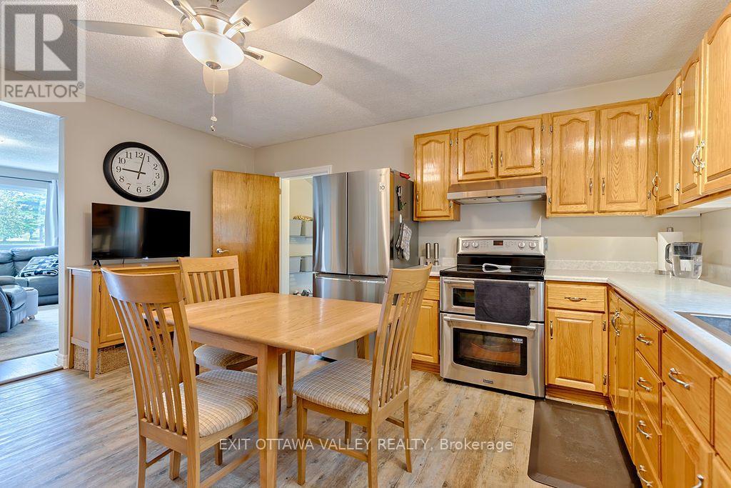 39 CREEK STREET - Photo 3