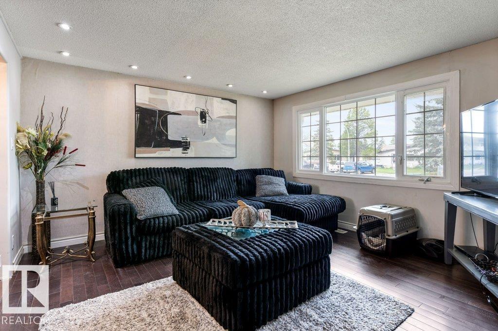 11447 39 AV NW