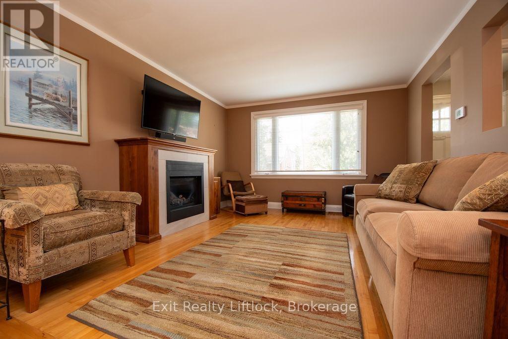 445 ARNDON AVENUE - Photo 3