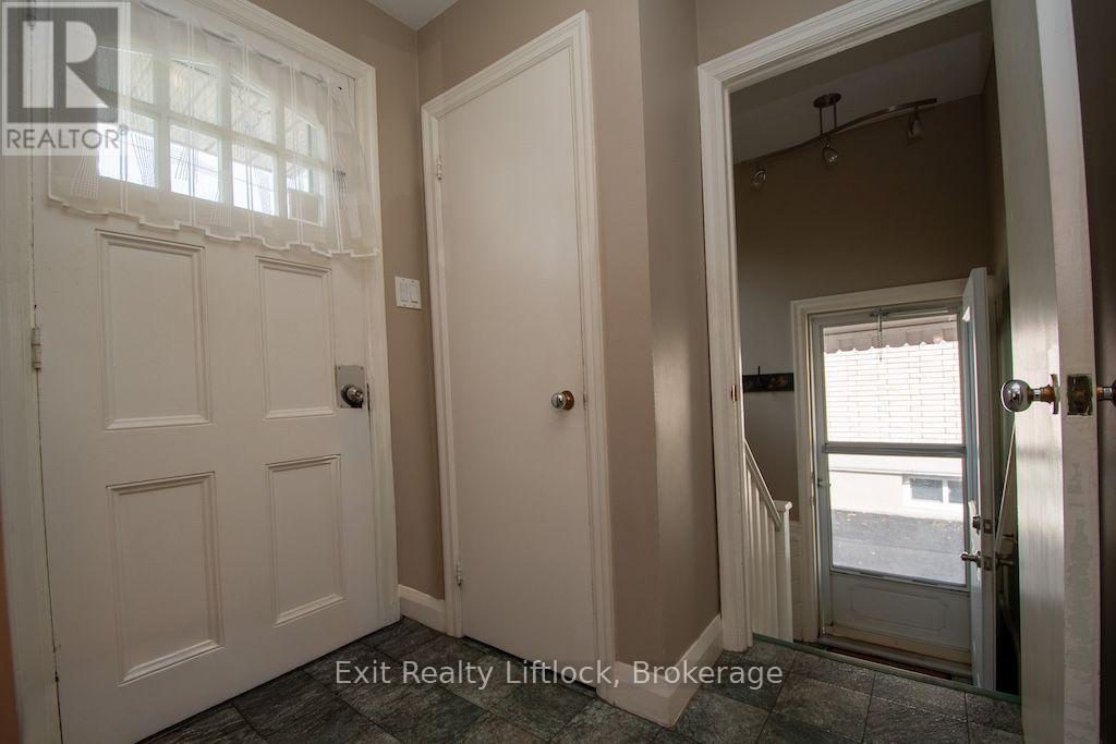 445 ARNDON AVENUE - Photo 2