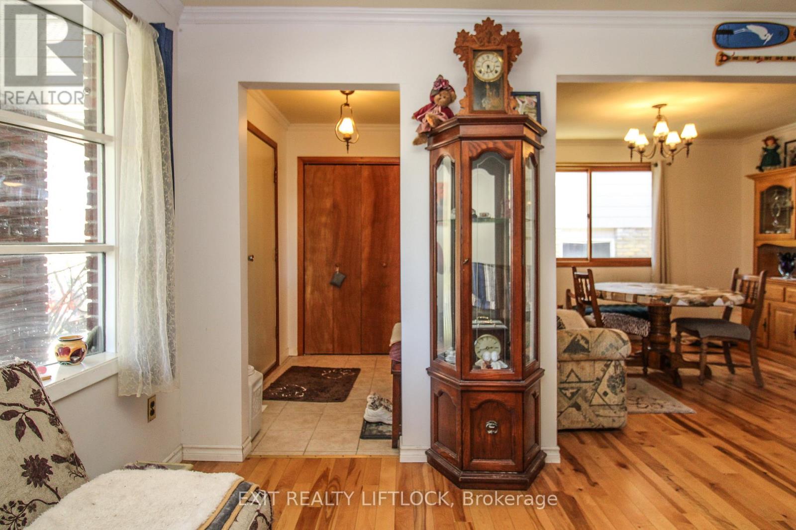1139 DANITA BOULEVARD - Photo 4