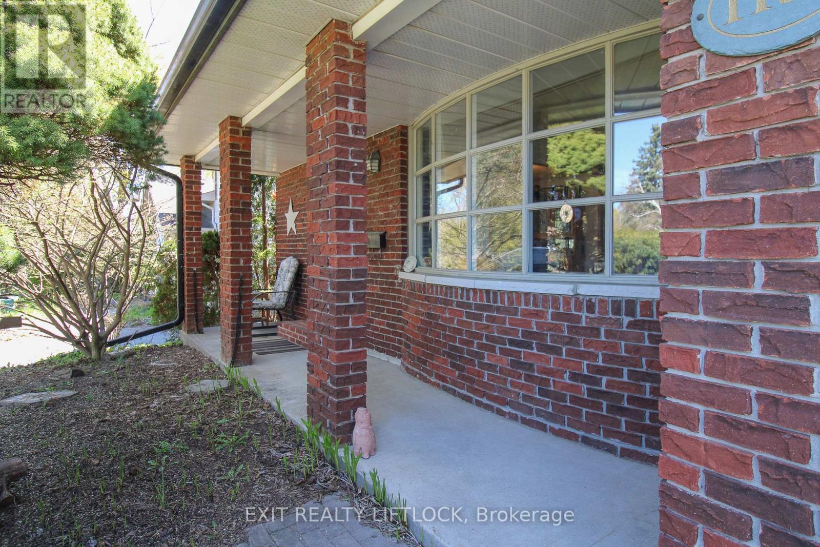 1139 DANITA BOULEVARD - Photo 3